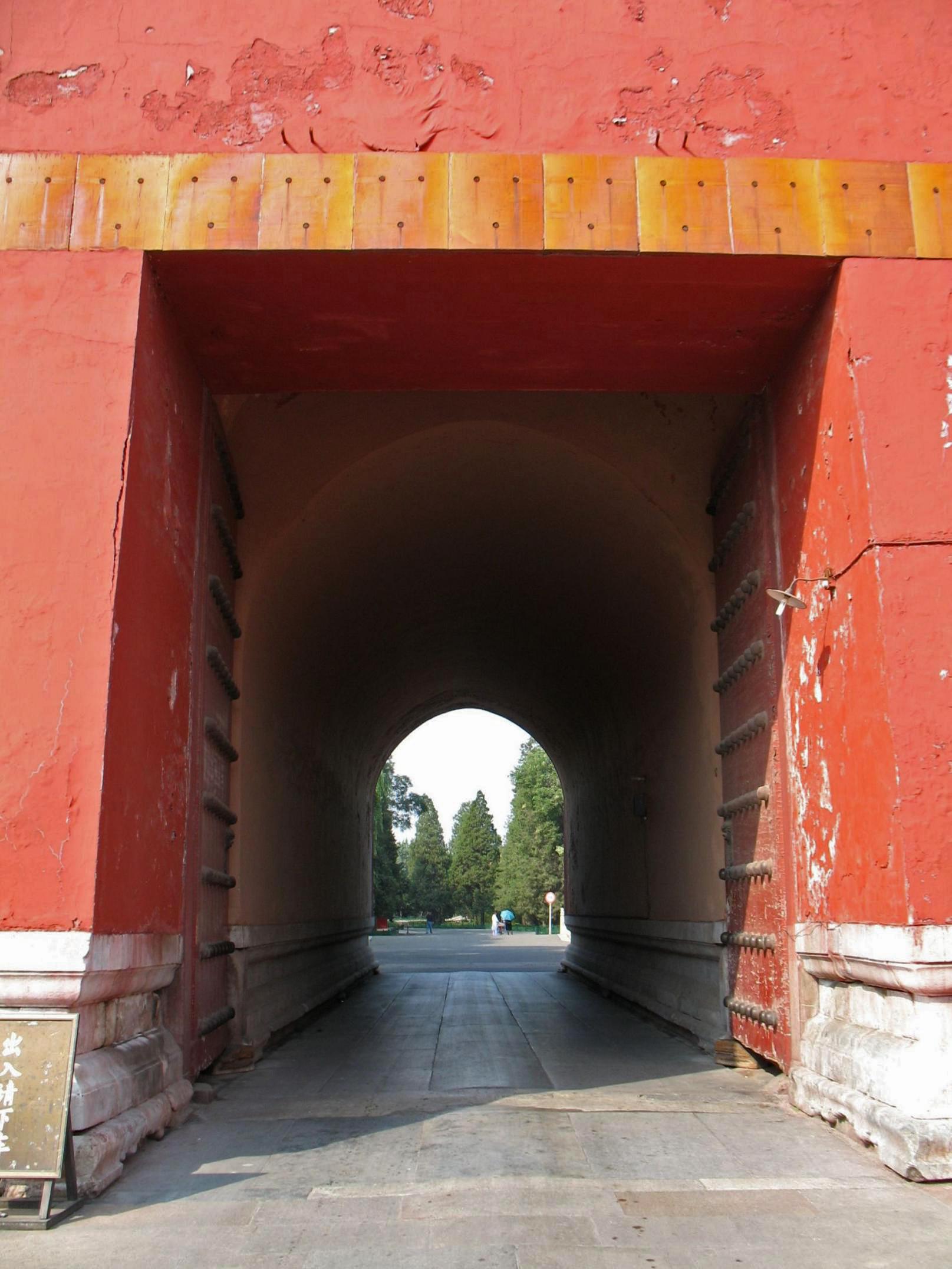 为什么故宫午门的门洞一面平顶一面拱顶