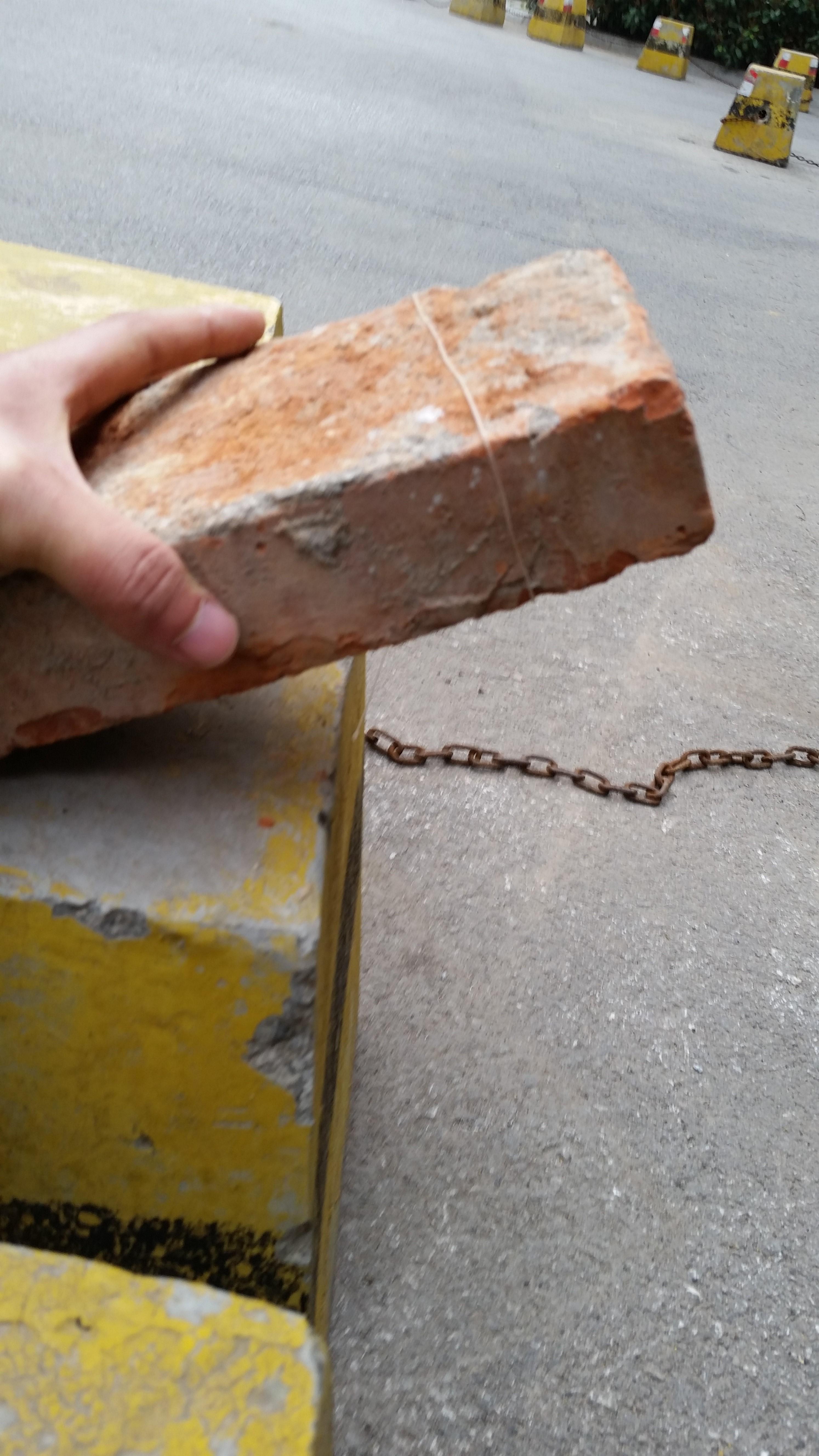 如何优雅地徒手劈砖头