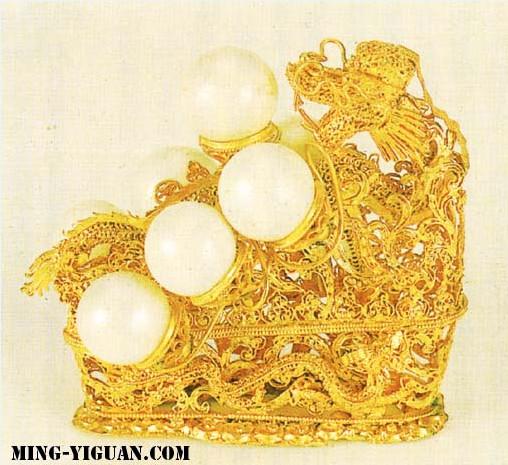 清朝皇帝帽子上边的金牌是什么