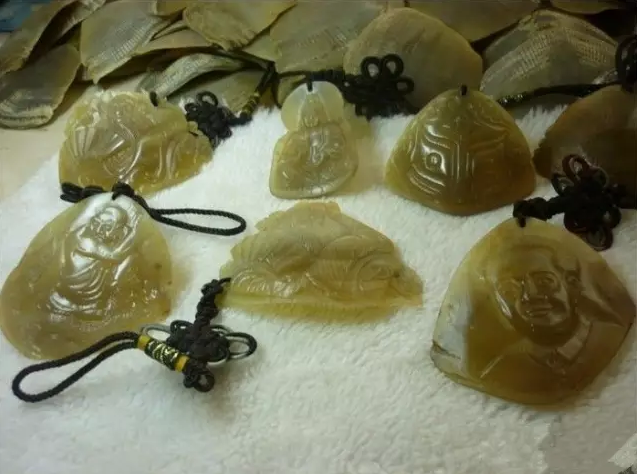 穿山甲鳞片雕刻工艺品值得收藏吗