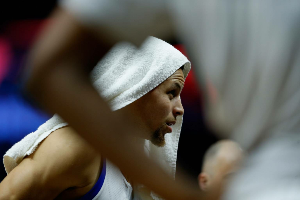 之前在微博上看过库里头披毛巾的图片美不可方物但是忘记保存了百度也