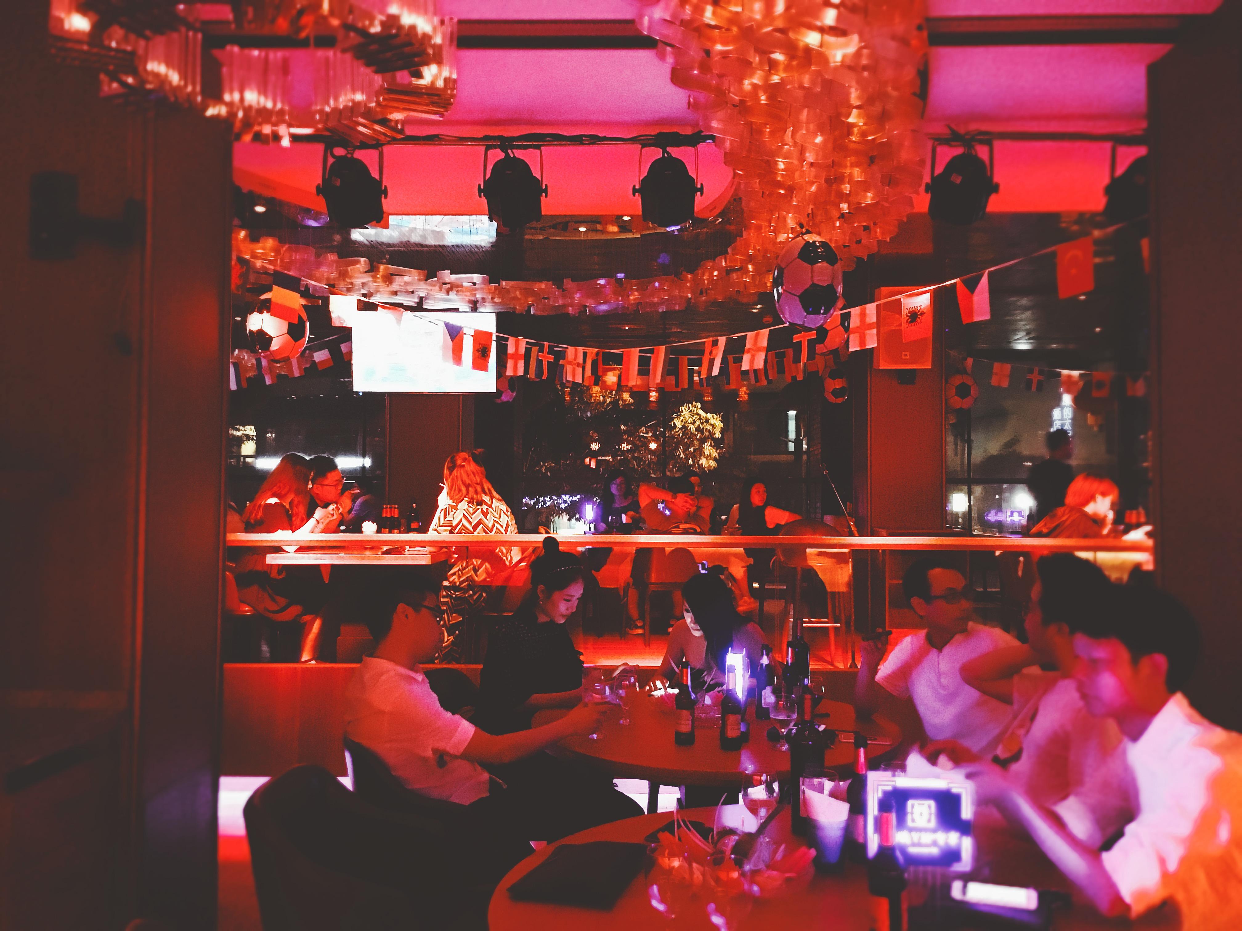 你喜欢去什么样的酒吧?夜店,清吧? - 知乎