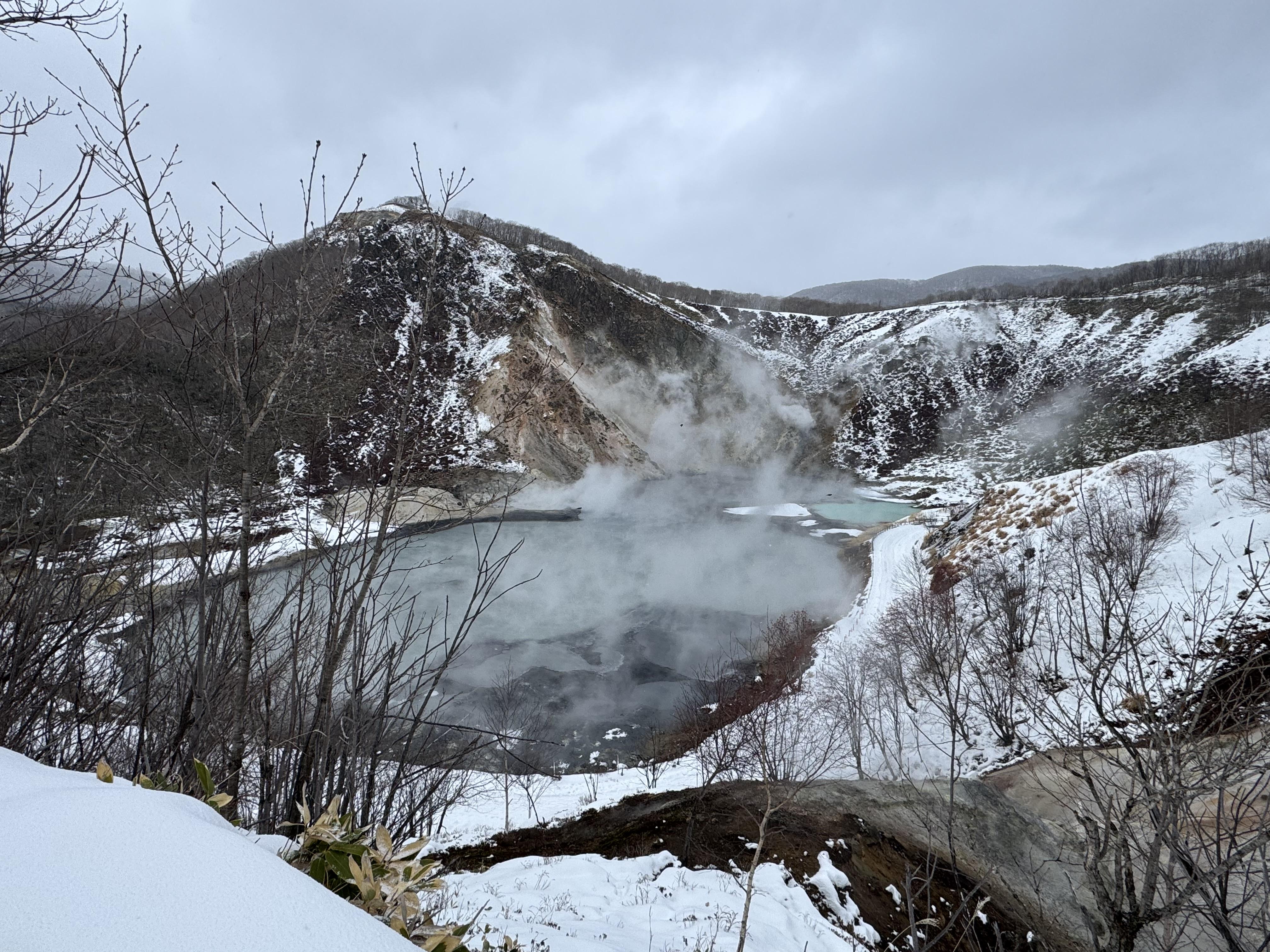 米酒聊股 的想法: 北海道登别的雪中温泉