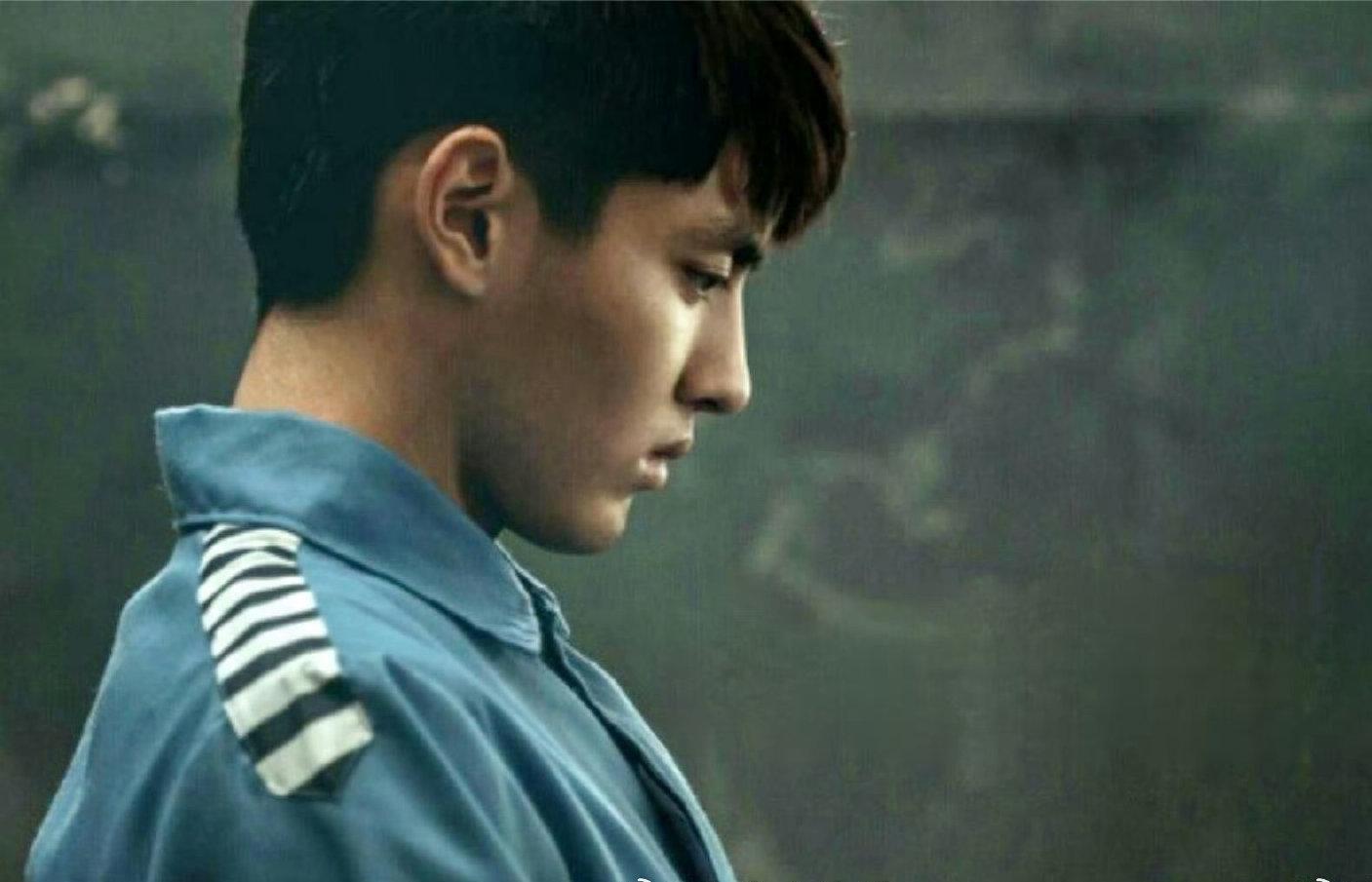 从吴亦凡案二审维持原判论男怕入错行2005年15岁的吴亦凡在广州第七