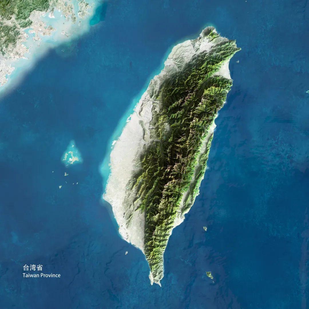 上东临太平洋西隔台湾海峡与福建省相望南界巴士海峡与菲律宾群岛相对