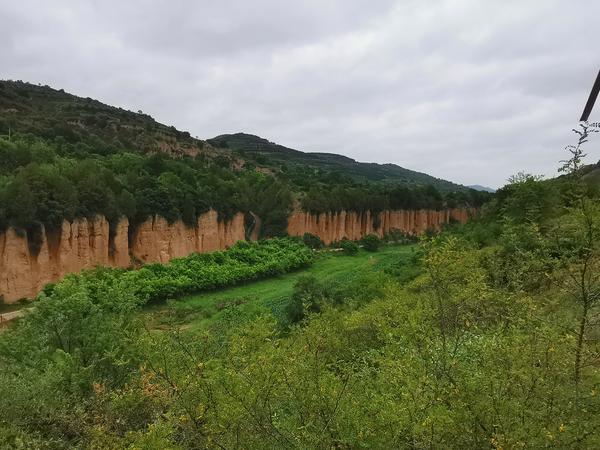 老盛 的想法: 甘肃省庆阳市合水县太莪乡红土林风貌。 🌄分享快门里的瞬间: 📷 分享我的拍摄设备: 💡 瞬间背后的故事: #知乎 202