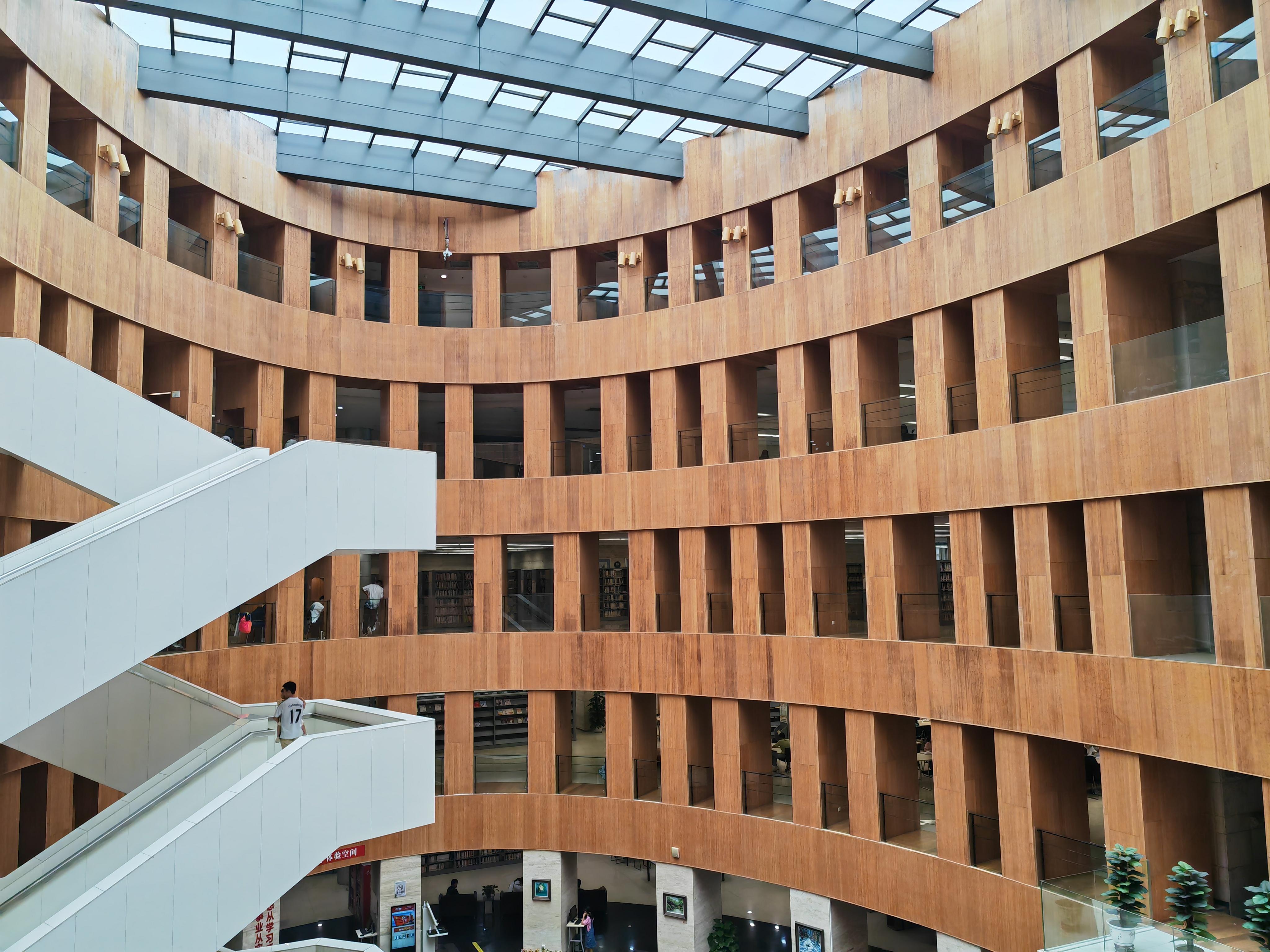 之前武汉的高校之旅,今天突然感觉顺德图书馆硬件