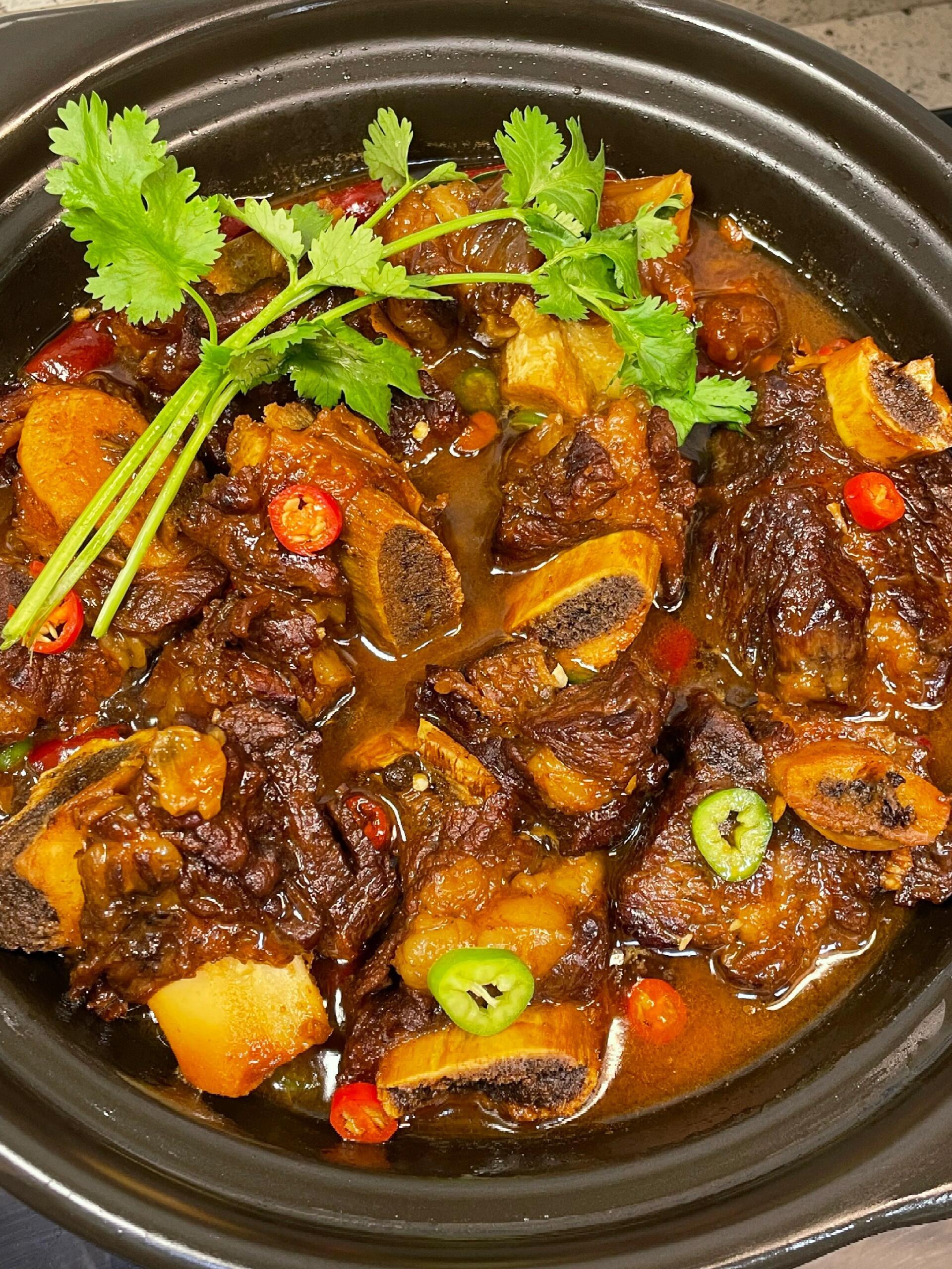 民间美食 的想法: 我妈做的红烧牛排骨!