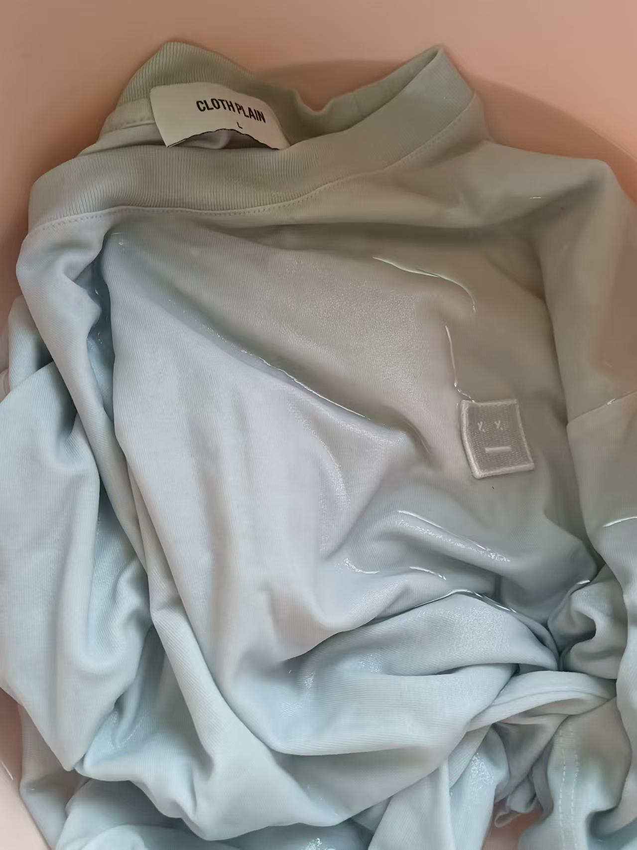 拯救染色的白t孩子的衣服被染色了本来是一件娃很喜欢的特别白的短袖