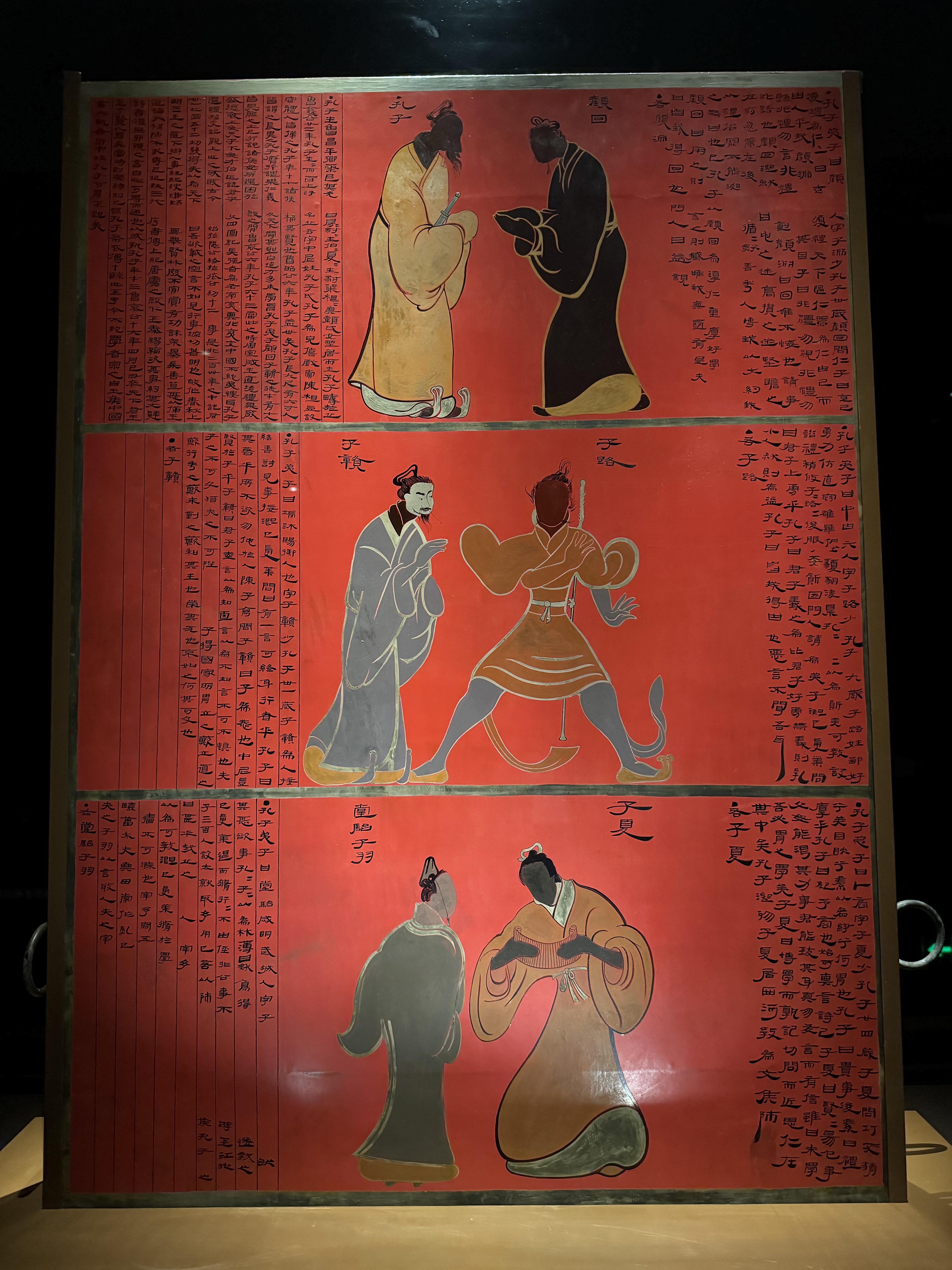 海昏侯墓里有一张孔子的像,汉朝的孔子是一个身形佝偻的瘦老头,不