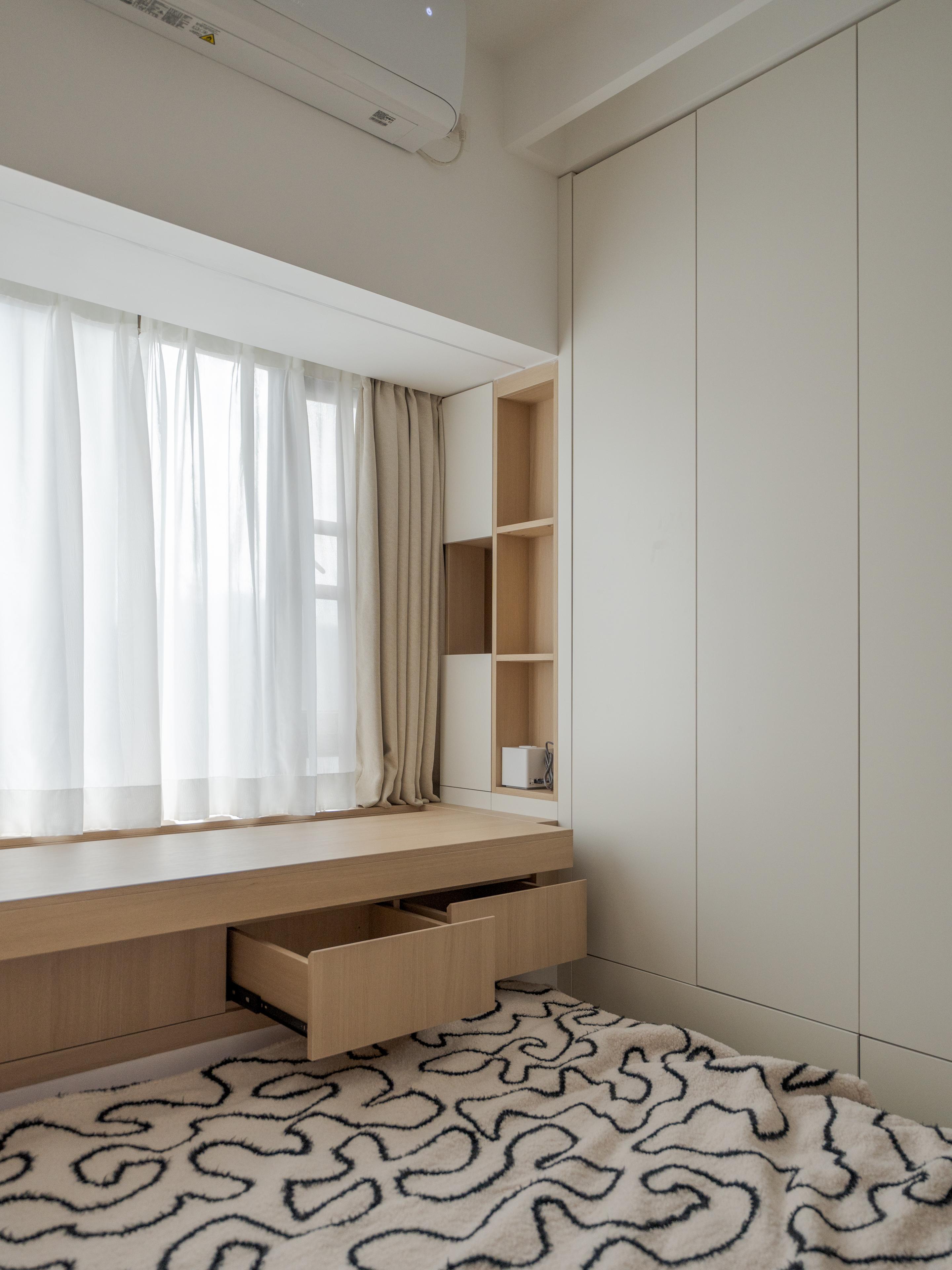 给飘窗装上了抽屉利用每一个角落做好收纳一般带飘窗的户型这种基本都