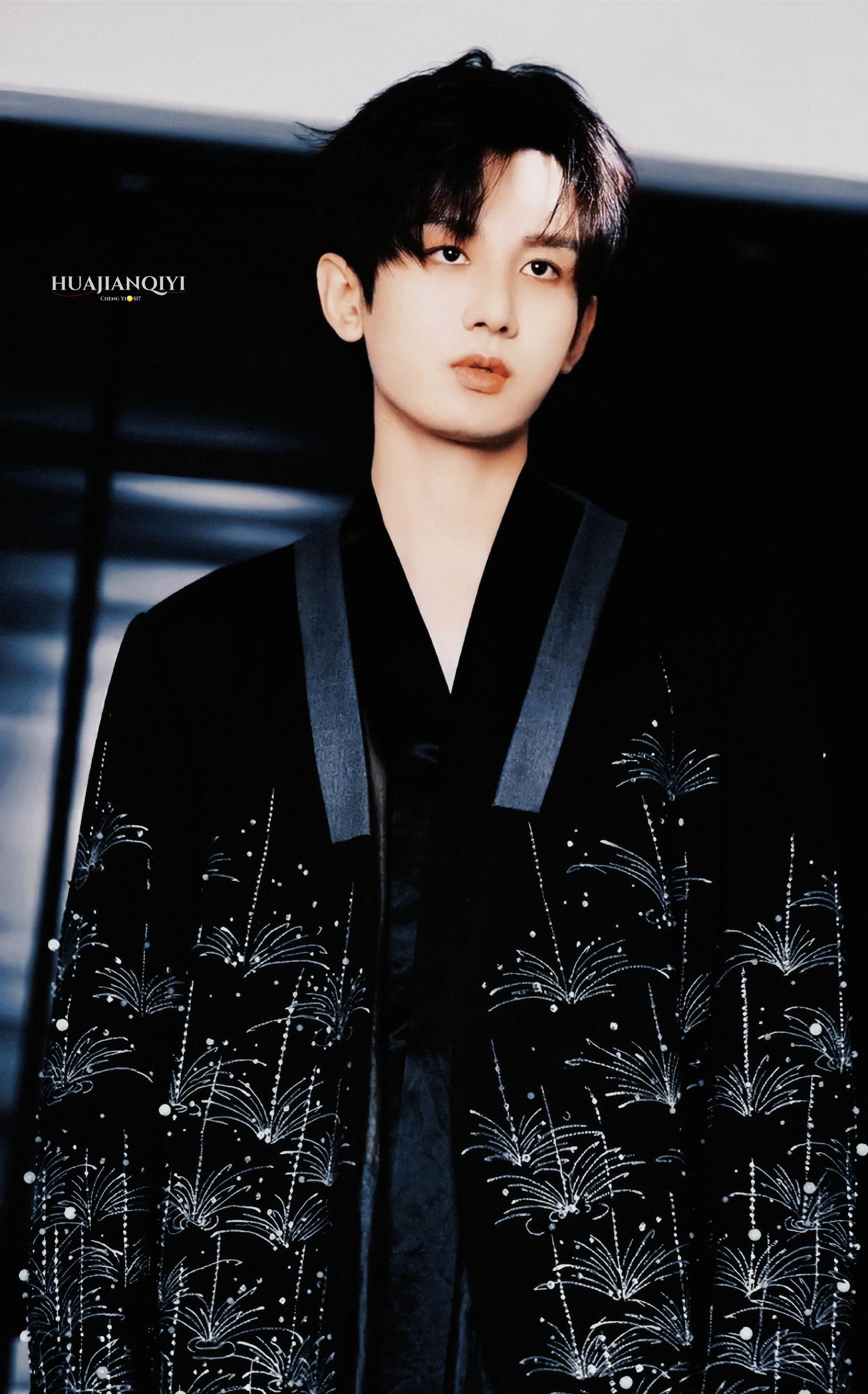 鹿思淇 的想法: 成毅|双十一国风美男 | 静候风起 br>扶摇而上 br> br