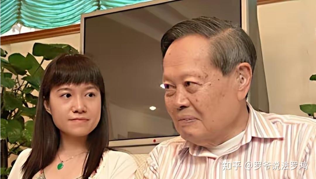 罗爷说法罗鸿 的想法: 杨振宁的儿女对翁帆的称呼各不相同!大儿子杨光诺尊称为“翁女士”,尽显客气。二儿子杨光宇唤作“小翁”… - 知乎