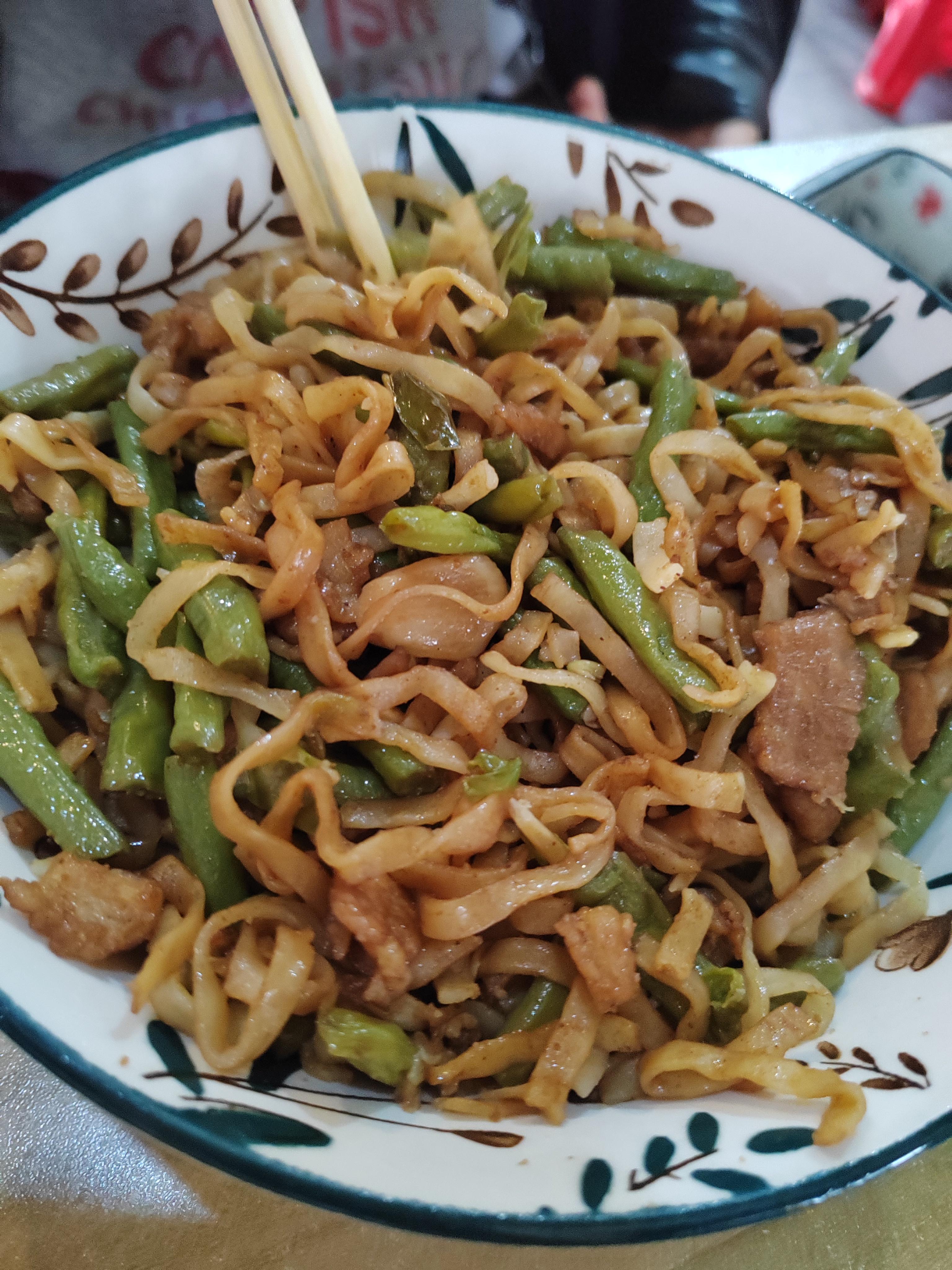 小医 的想法: 93美食名称:闷面 br>99在哪吃