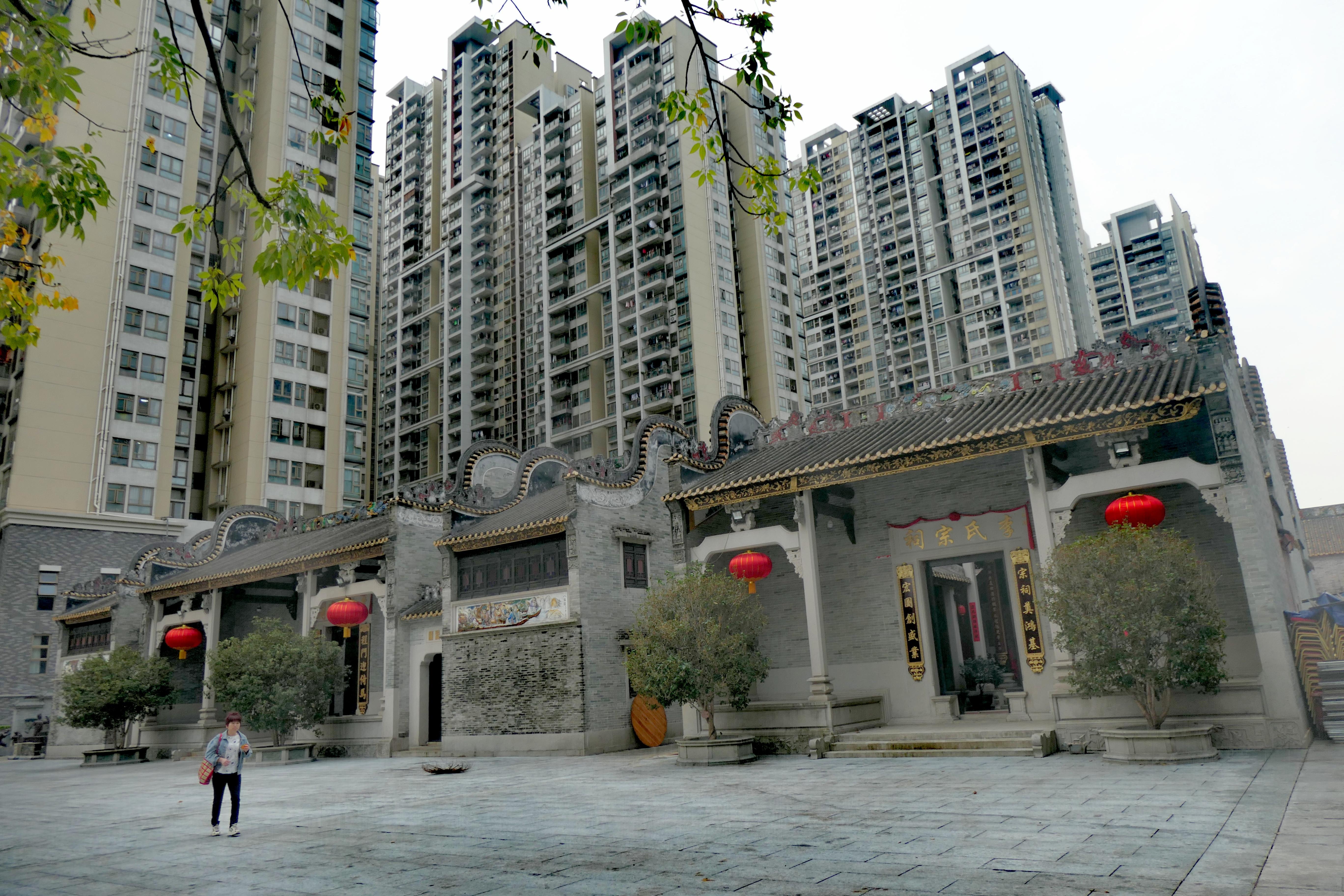 每每在刷短视频时,有意无意的记住一个广州富人村子猎德村,传闻在此