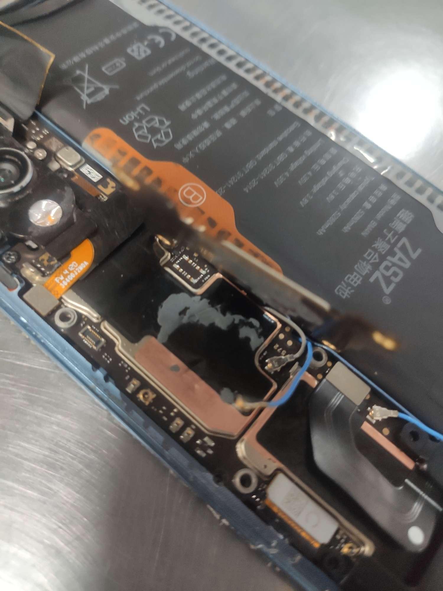 呵呵 的想法: 小米10这根排线有什么作用啊,掉了就开不了机了