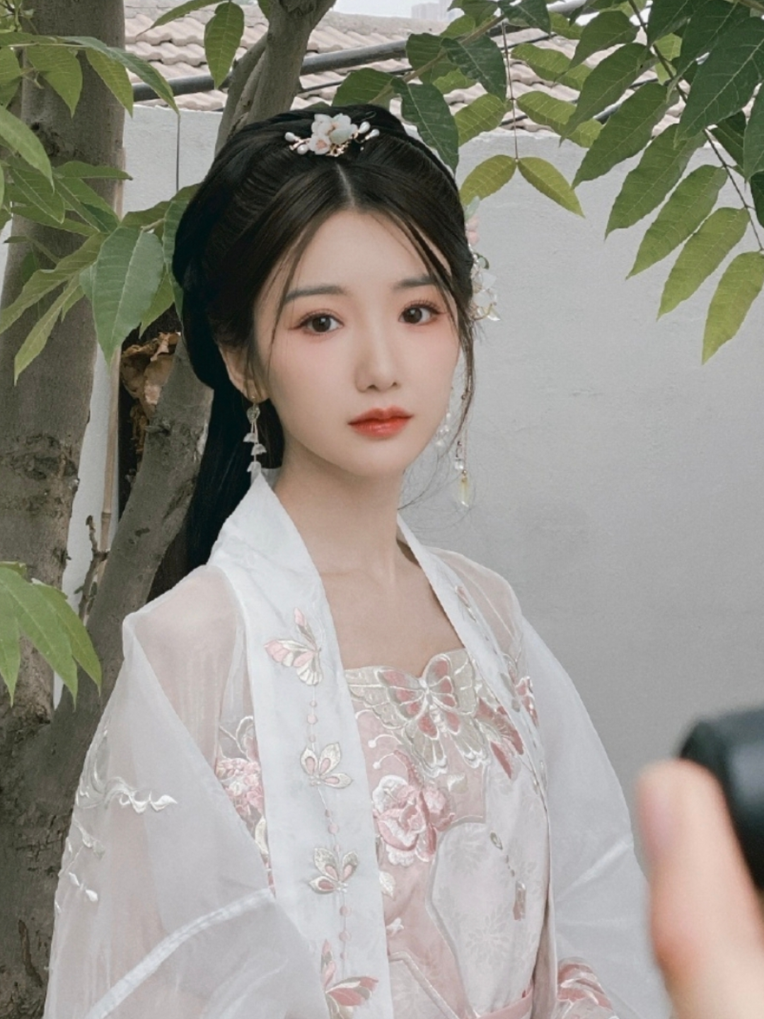 毛晓彤美貌还原她的古装真的很惊艳啊有谁懂之前央视的妆造