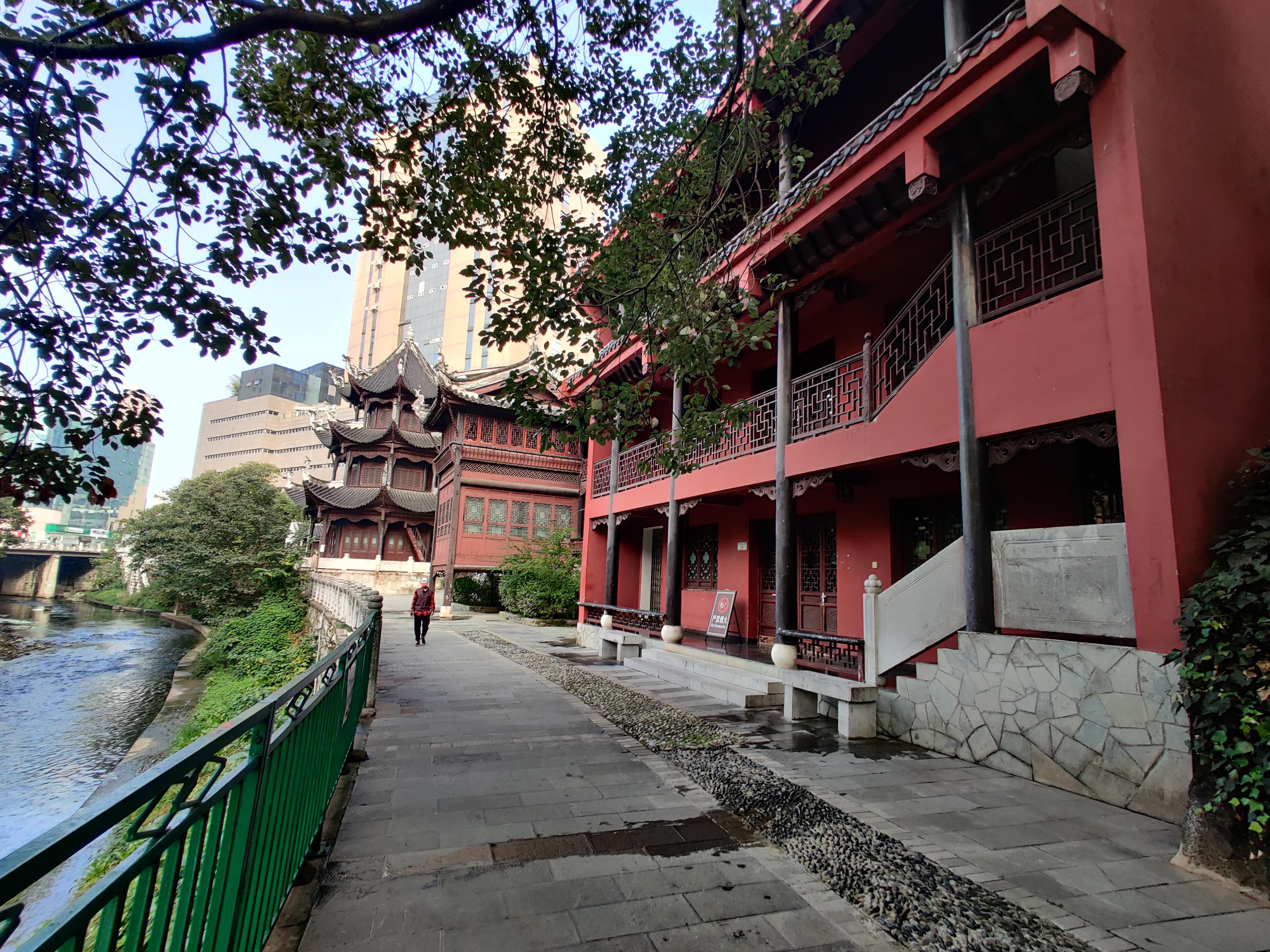 西南一支蒿 的想法: 早上的三元宫 | 这是贵阳南明河边的一组建筑