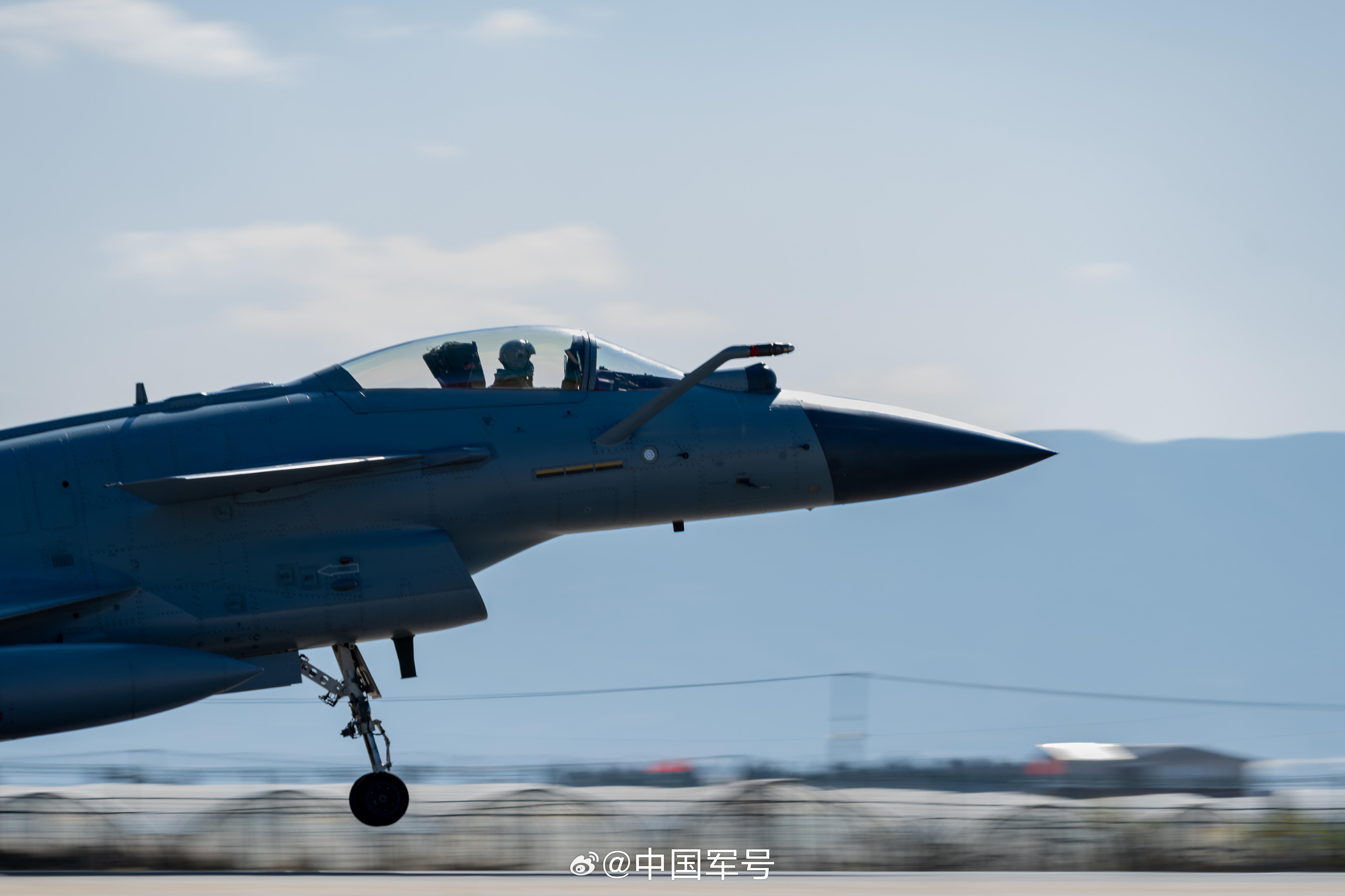 欣赏歼10c巨头很有趣的细节是中国军号发布的这组战