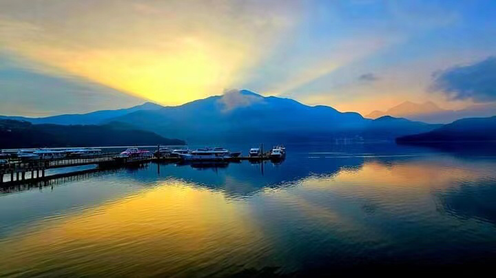 木子 的想法: 水光山色的日月潭 | 📍地点:台湾 br>🌄奇幻瞬间:大