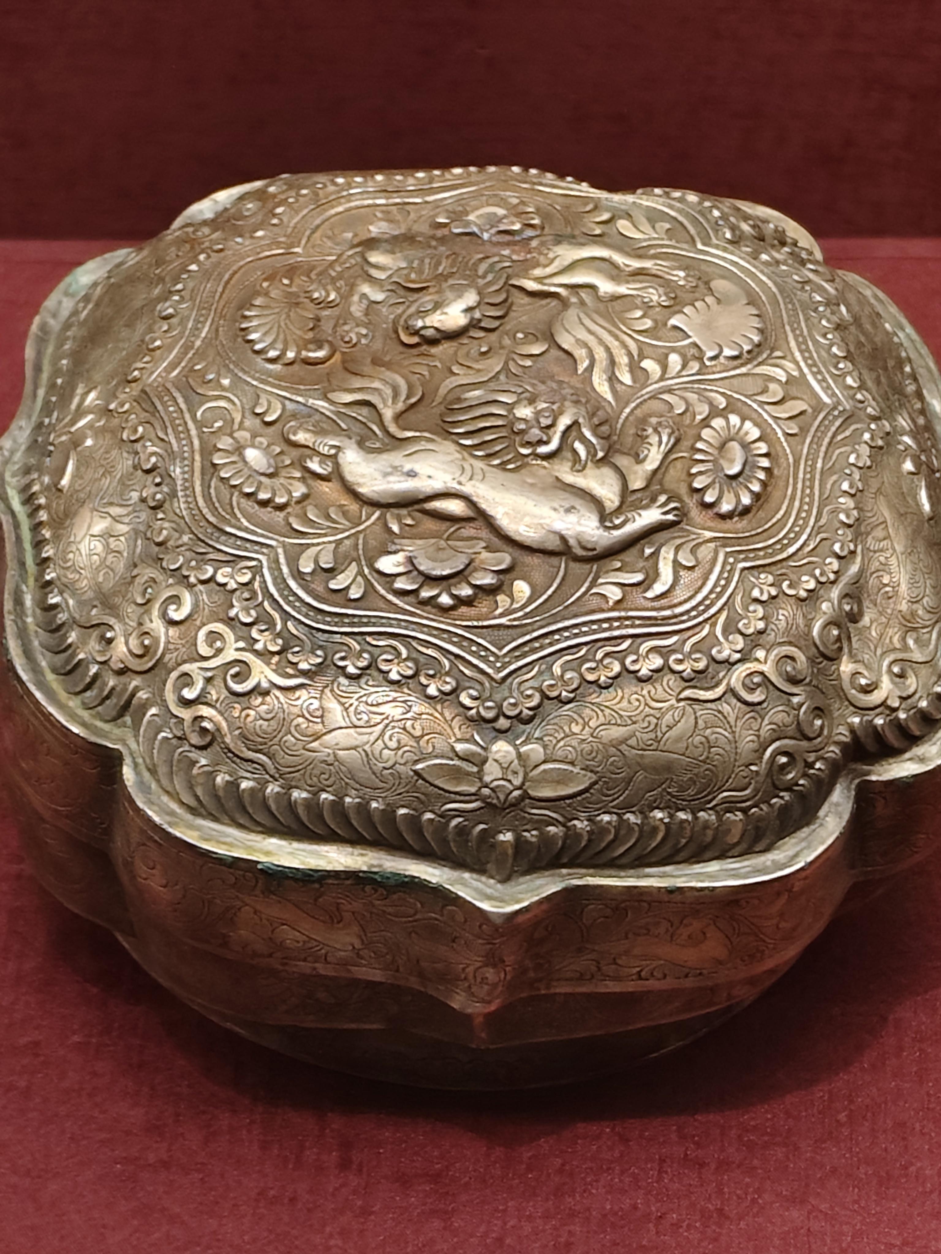 看辽史时就对陈国公主墓出土文物很