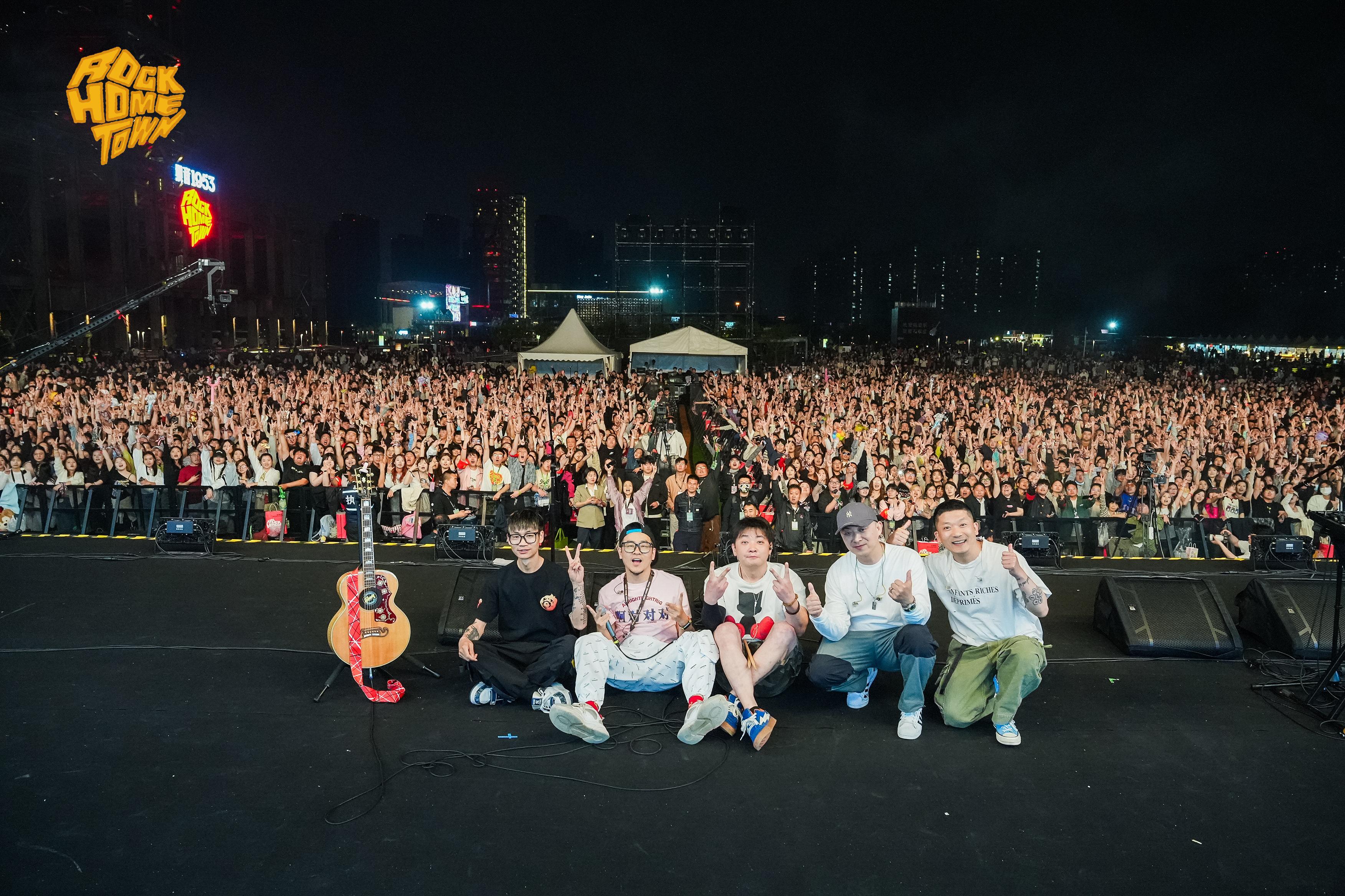 曹石 的想法: 黑撒乐队石家庄演出