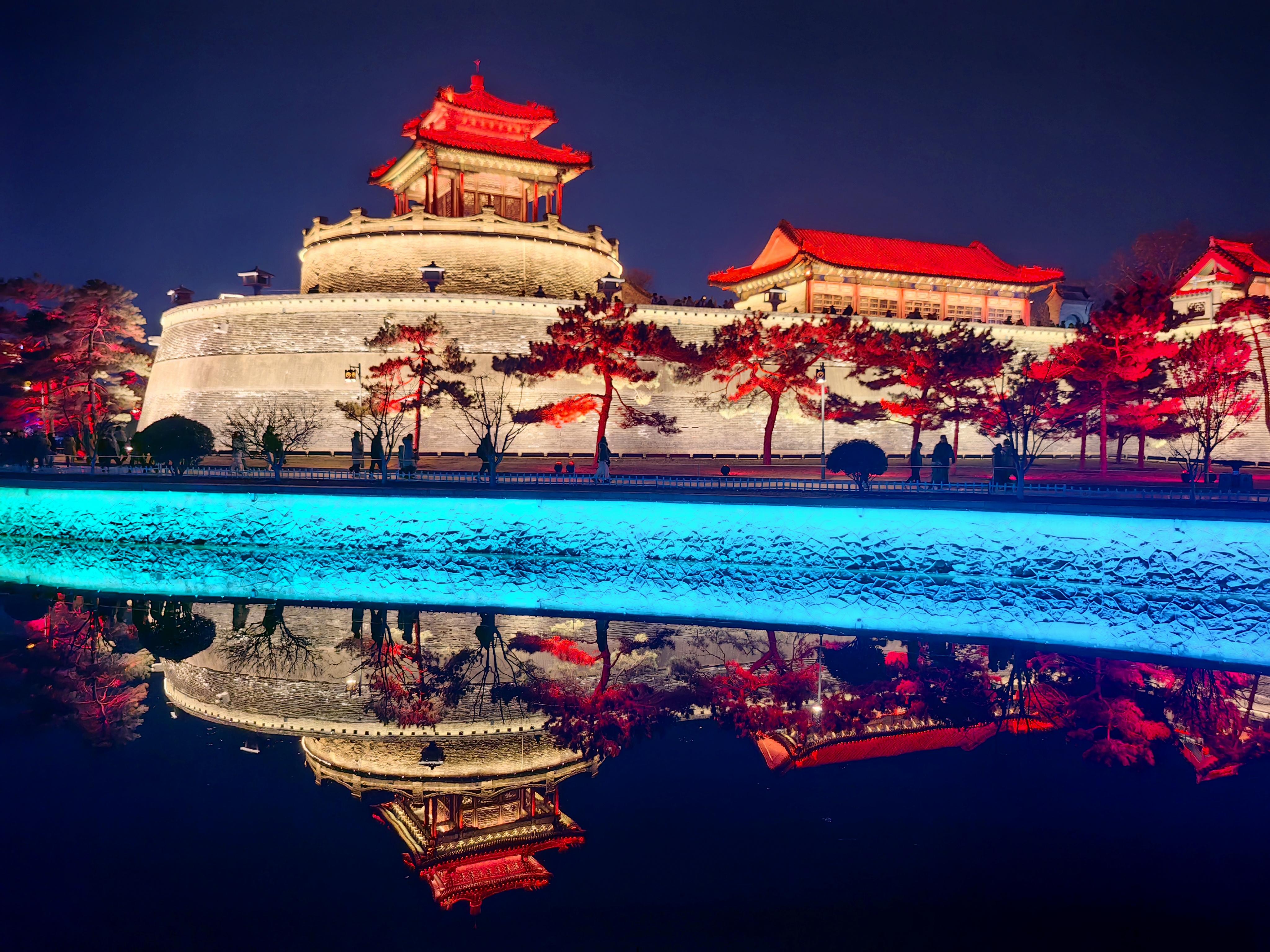 染蓝 的想法: 邯郸丛台公园夜景很美啊!