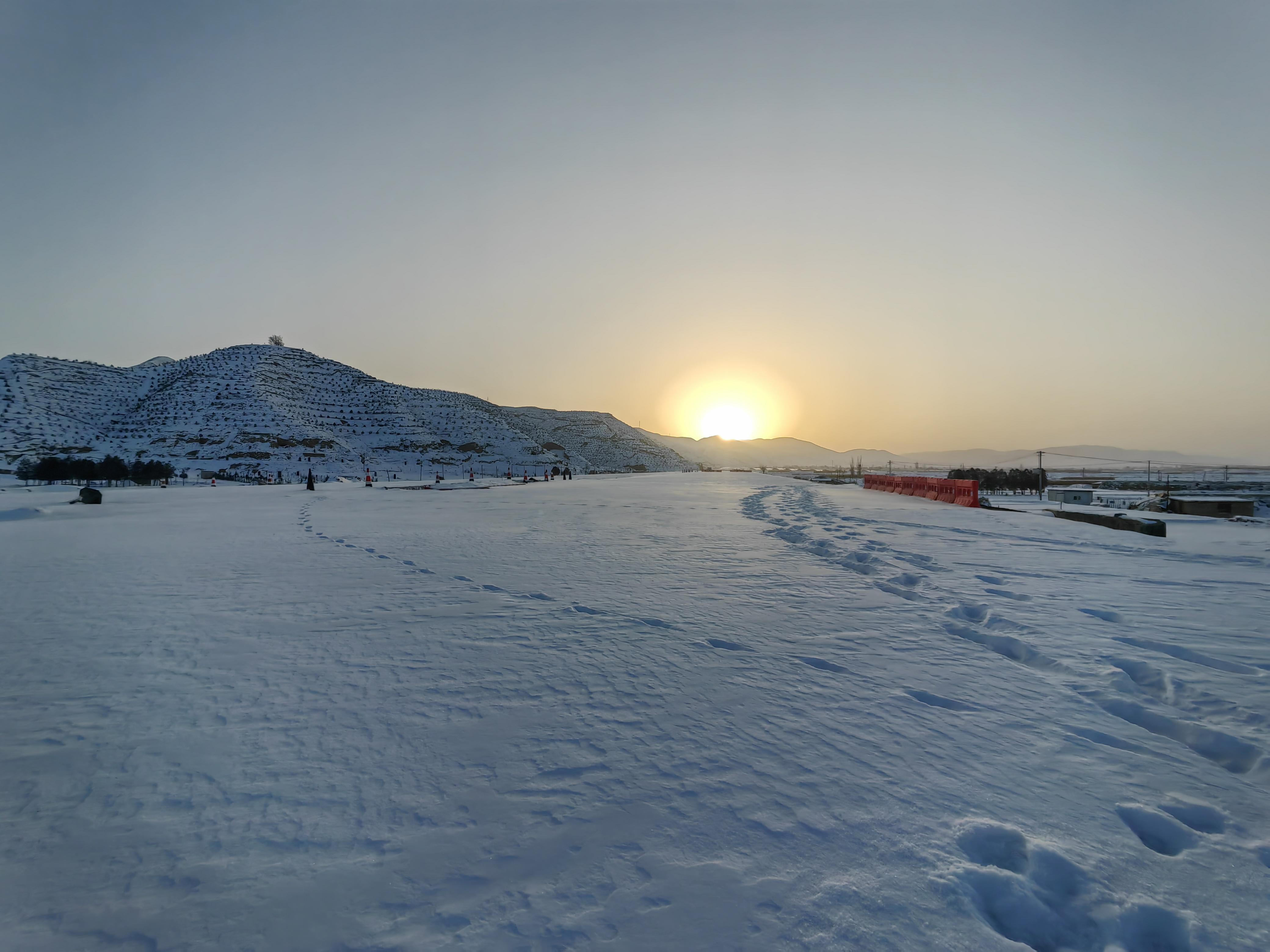 我是上帝 的想法: 雪后·红装素裹
