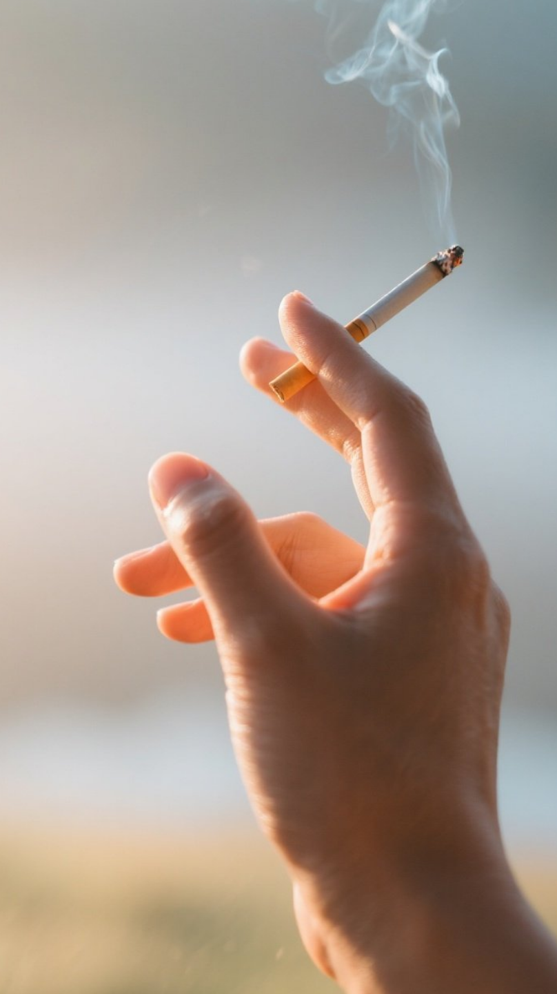 开心或难过间,有光或无光时.明知是在互相伤害仍不肯松手,<br