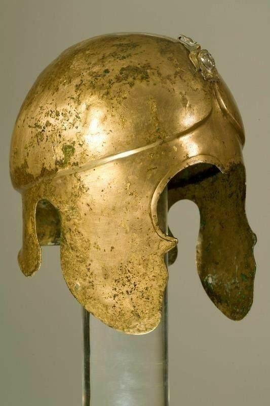 夏一哂 的想法: 色雷斯苏泰斯三世国王令人惊叹的青铜头盔.