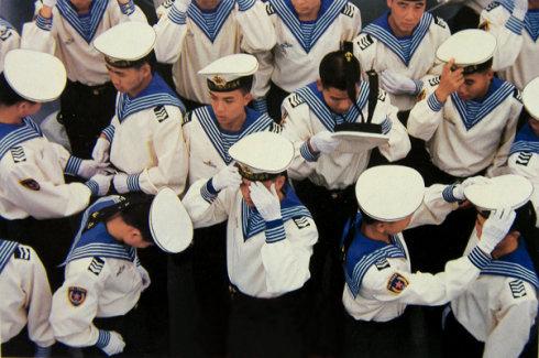 中国人民解放军海军的两种水手服有哪些区别