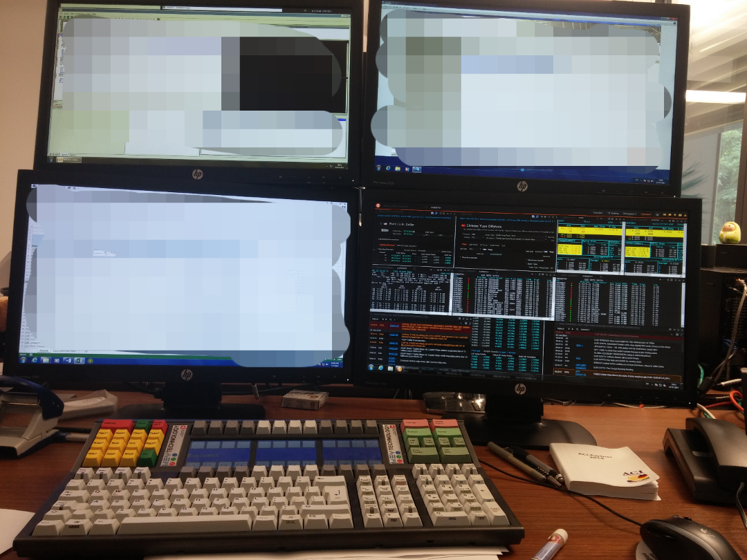 如何搭建一个交易员的多屏幕桌面至少4个屏幕的