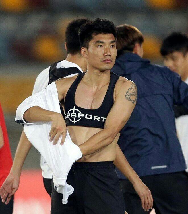 男运动员为什么穿类似胸罩的东东