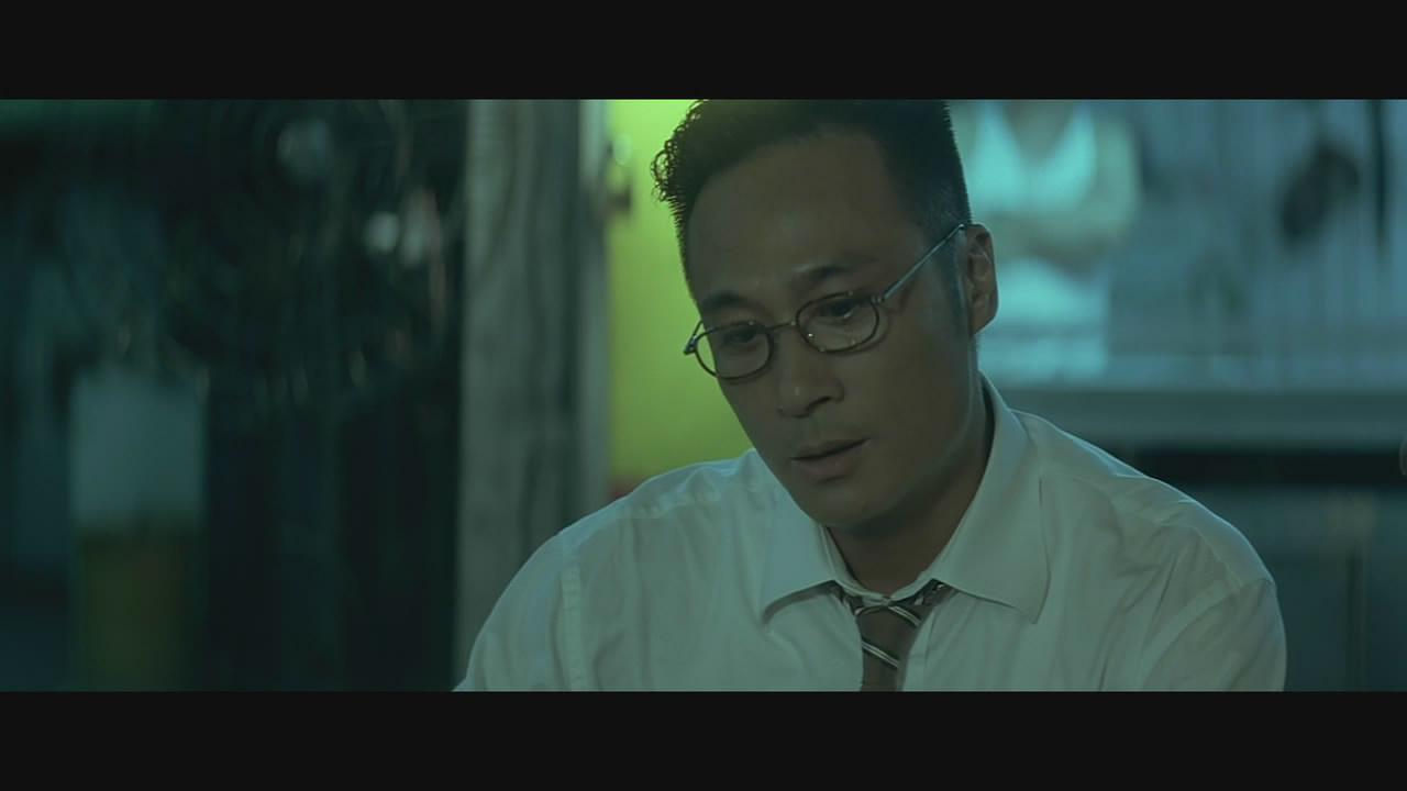 无间道2中吴镇宇的眼镜是什么样的