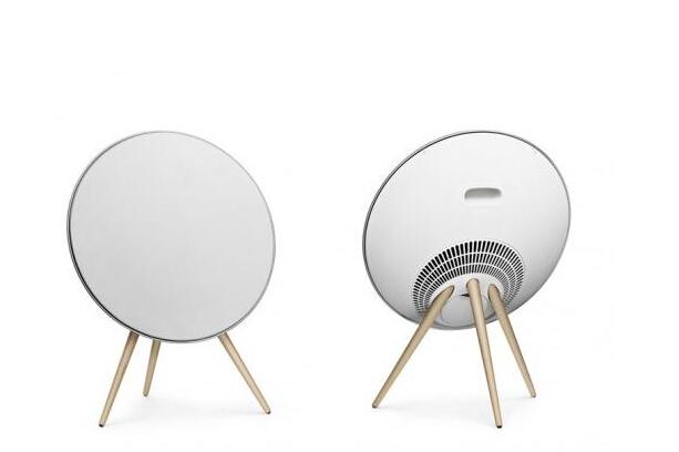 一个大牌的音响,大概是圆形的,落地支架是三条木头腿,请问一下是哪个