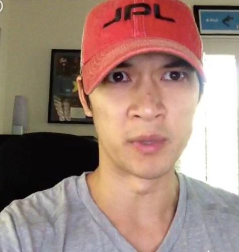 岑永康 -glee 演员之一好了,讲休闲穿着吧.