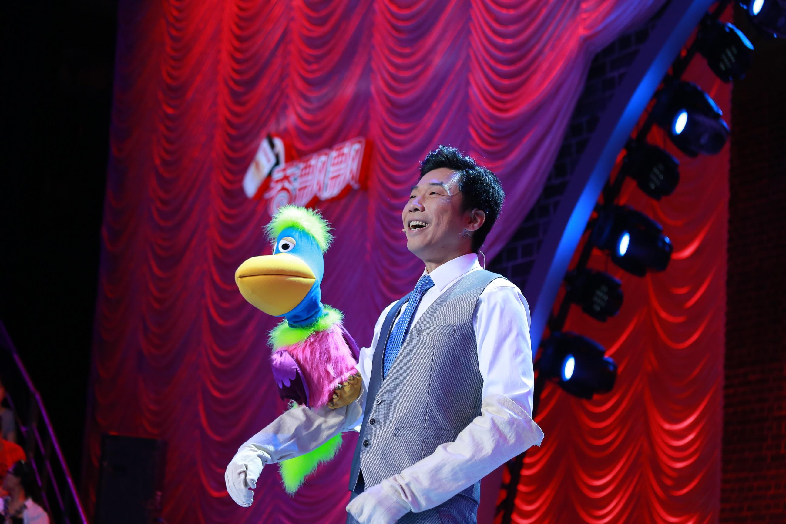 东方卫视笑傲江湖3上的选手刘成明明是刘谦的师兄也上过春晚为什么就