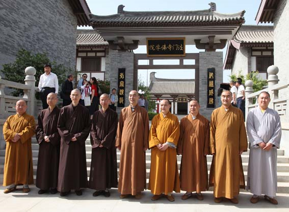 袈裟是什么服装结构?如何制作的?怎么穿戴? - 知乎