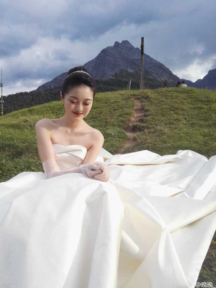 如何评价昔日豆瓣女神“晚晚”的婚纱照风格? - 知乎