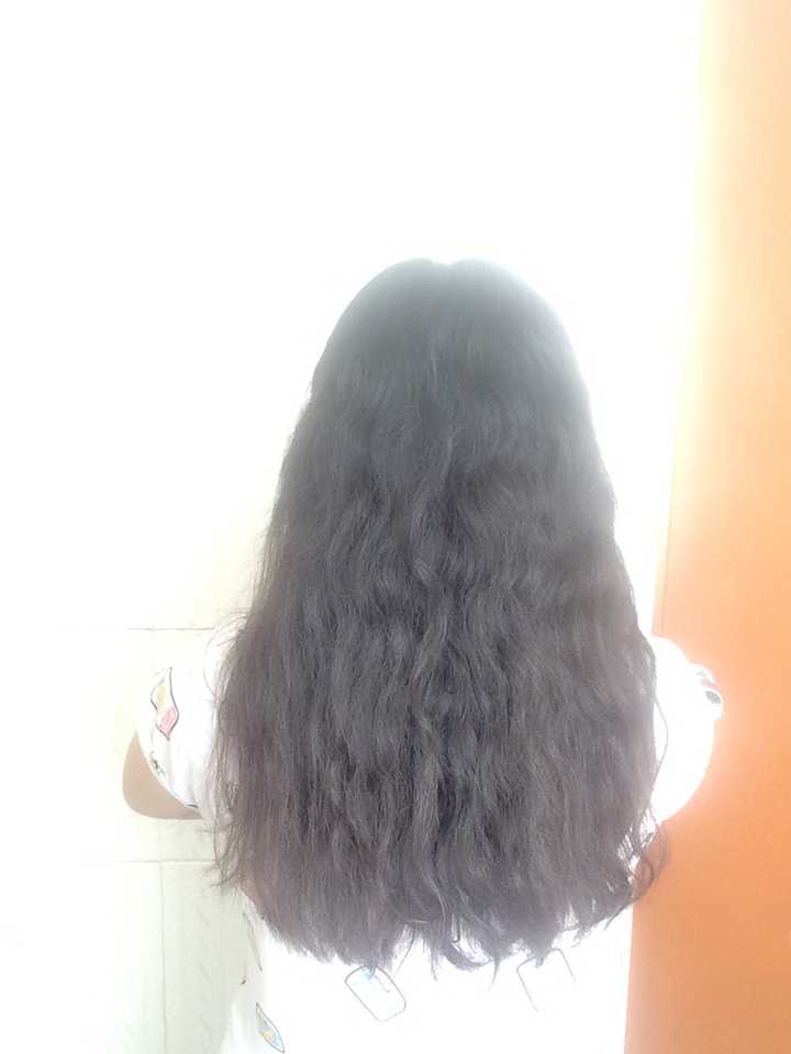 头发自然卷的人该怎么打理头发？