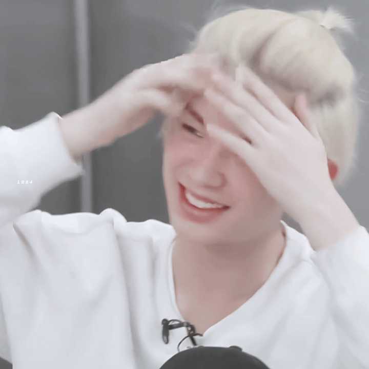 有没有黄明昊泰菲笑的图片