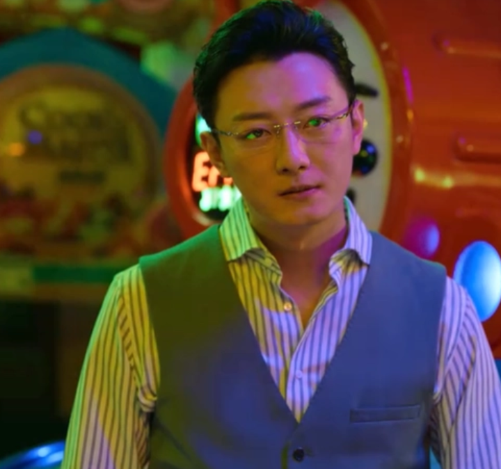 电视剧《狂飙》中,为什么高启盛要用冻鱼砸李宏伟,而不是直接杀了他? - 知乎