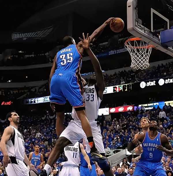 你认为球星有义务陪球队重建吗?