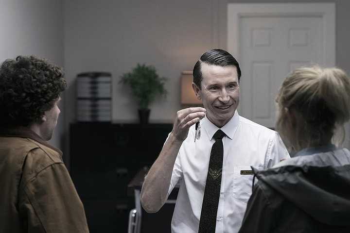 罗根·费纳根(导演)剧情概要:波茨和艾森伯格饰一对情侣,吃下一个