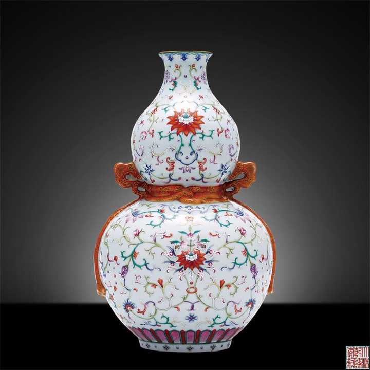 中国古美術 清・乾隆 豆青釉 鶴の措金銅嵌扁瓶 花瓶 古陶磁 時代物 乾隆御制大转心瓶拍出2.66 亿，刷新中国陶瓷拍卖纪录，它的价值在哪里
