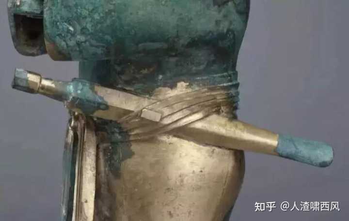 请教各位一个问题,古代剑客一般把剑放在哪里,会放在腰间吗,会不会坠的慌? - 知乎