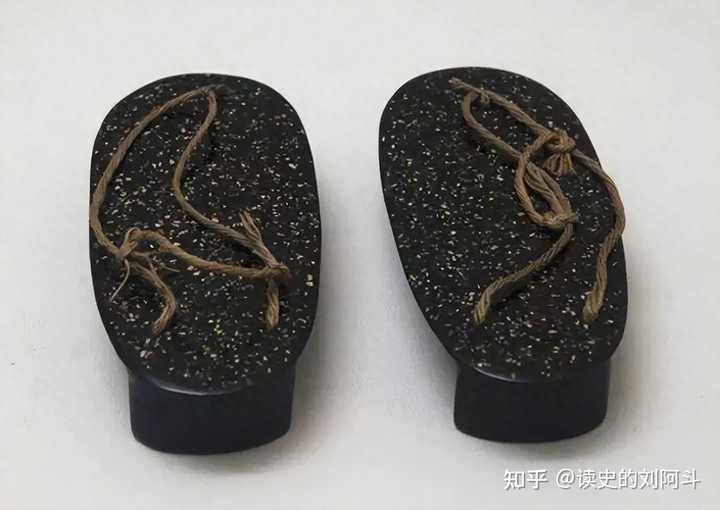 传统的中式木屐和当代日式木屐有哪些区别之处? - 知乎