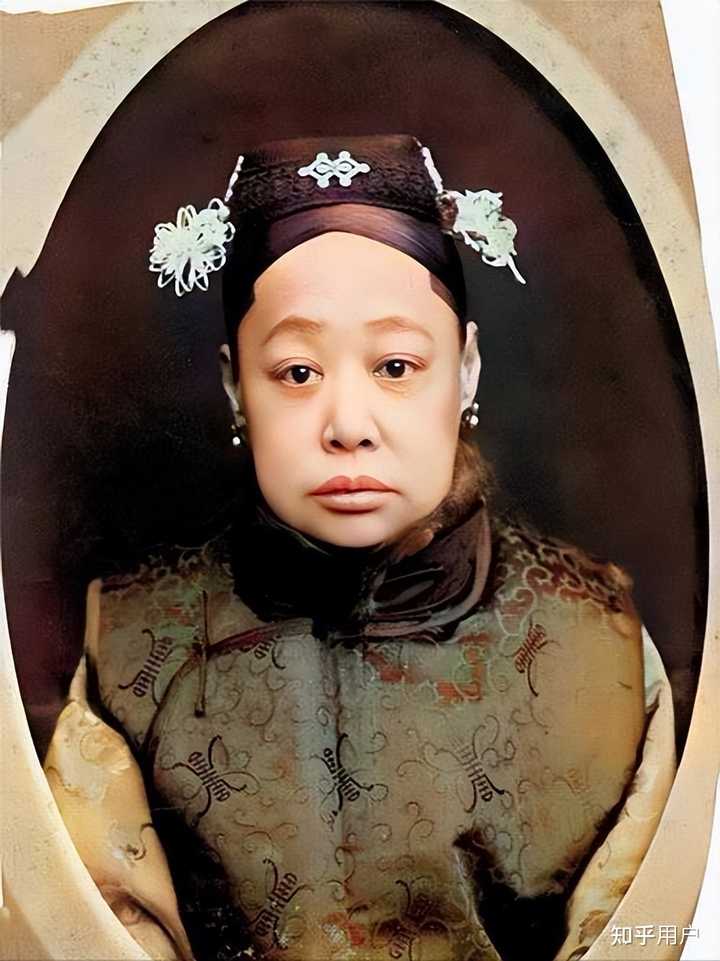 瑾妃在光绪年间和姐姐珍妃不睦,抚养溥仪后又逼死溥仪生母,如何评价她的一生? - 知乎