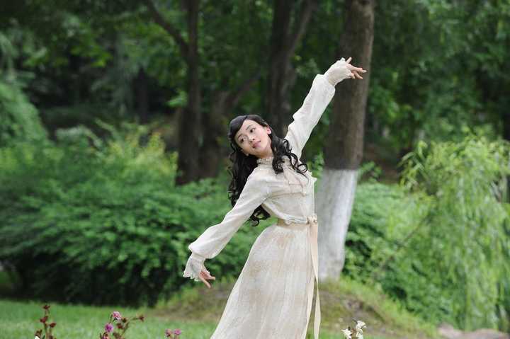 吴岱融 / 石小群 / 李智楠 / 王璐 / 曹汉超 / 张馨心 / 任笑霏