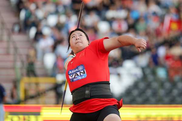 2026 年钻石联赛女子标枪决赛严子怡投出 68 米 42，实现钻石联赛五连冠，如何评价她的表现？